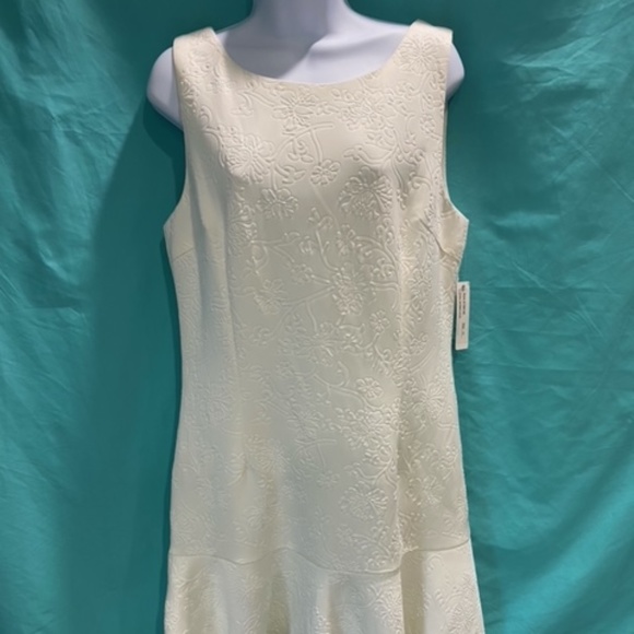 Spense Cloud White Dress - Picture 2 of 9